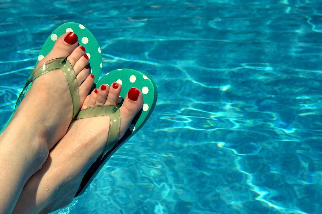 nošení bot v bazénu, aby se zabránilo plísním