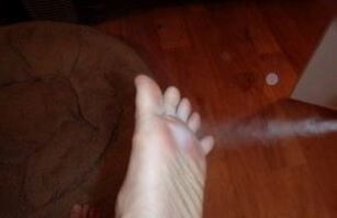 aerosolové ošetření nohy postižené houbami